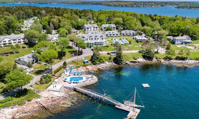 Boothbay Harbor Cabin | Cottage Room | Porch+HotTub+Pool | No Hidden Fees