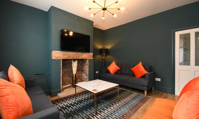 Chesterfield House | Cottage Style 3 bedroom House - Close to City centre & The Peaks