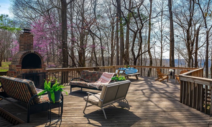 Byrdstown House | Cottage w/boat parking, 2.7mi to free boat launch