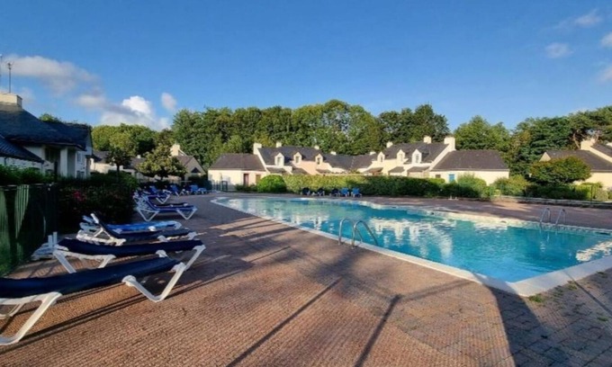 Ploemel Cottage | Cottage with heated swimming pool, Beautiful flowered residence in the countryside near the sea
