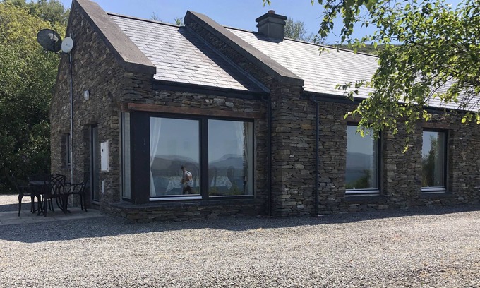 Lauragh Cottage | Cottage with outstanding views over Kenmare Bay