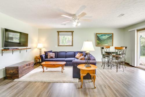 Nelsonville House | Cottage with Yard and Grill about 21 Mi to Hocking Hills!