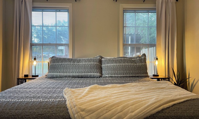 West Monroe House | Cottonport Cottage-stunning 3/2 in heart of West Monroe with all KING size beds!