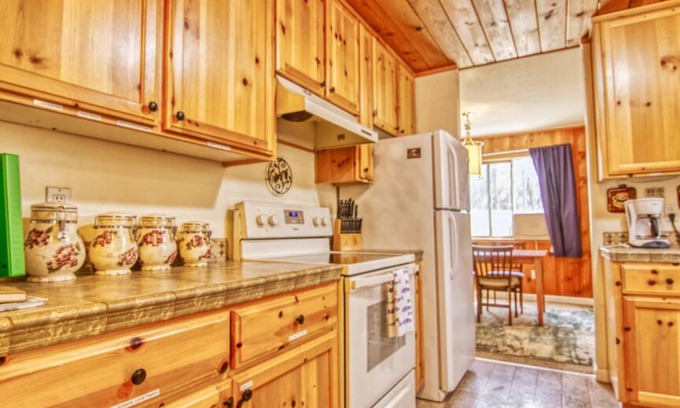 Groveland House | Cottonwood Cabin at Pine Mountain Lake