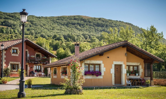 Fontibre House | Country House 'Casa Marta' with Mountain View, Private Terrace and Wi-Fi