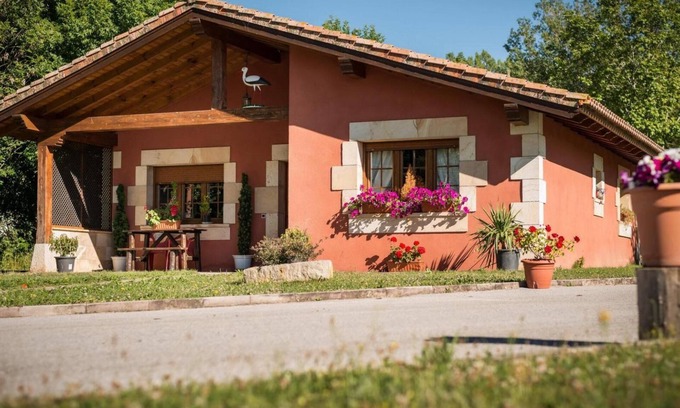 Fontibre House | Country House 'Casa Eva' with Mountain View, Private Garden and Wi-Fi