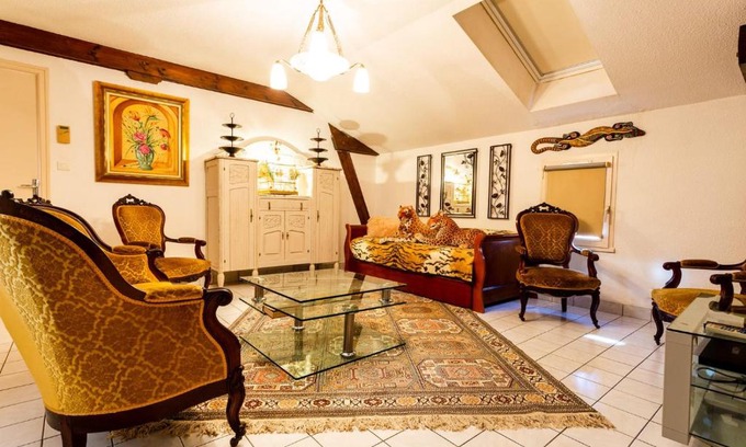 Maulevrier Apartment | Coucher de lune