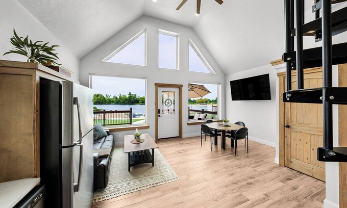 Point House | Country Cabin With King bed, Loft and Beach! #1