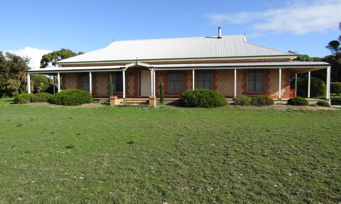 Melville House | Country Comfort