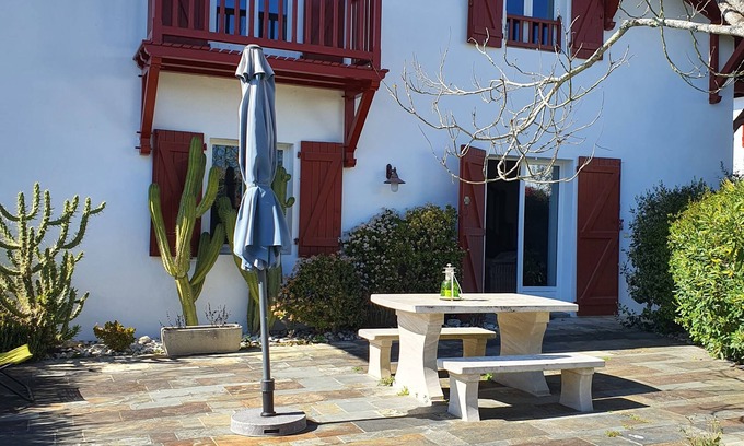Bardos House | Country cottage, quiet and rest assured in charming Basque village