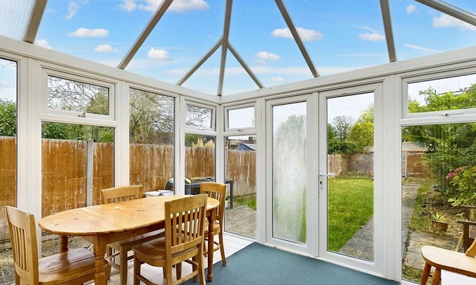 Potters Bar House | Country Cottage, Serene 3-bedroom home in Little Heath,Potters Bar,Hertfordshire