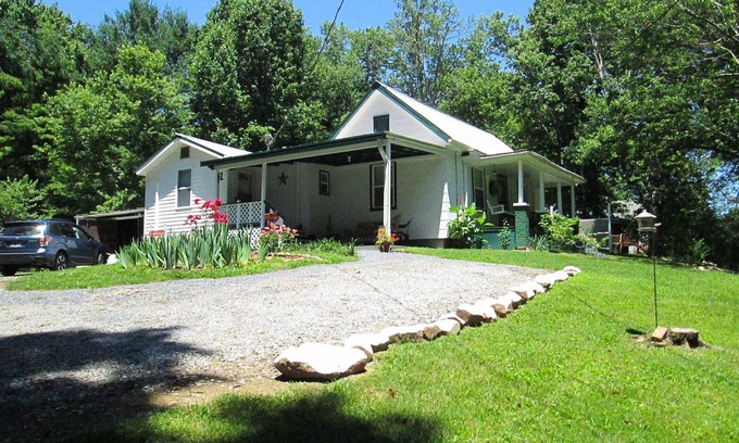 Elizabethton House | Country Farmhouse, Bristol Casino, Fall time, Leaf peeking season, Hiking/Biking