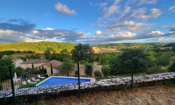 Montcuq House | Country house, quiet location, private pool. Country house. Magnificent view.