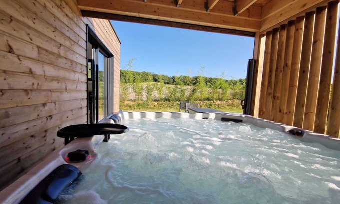 Soing-Cubry-Charentenay Ski Chalet | Country cottage with private Jacuzzi