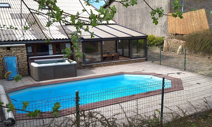 Fosse House | Country gite with large garden, summer heated pool and Jacuzzi