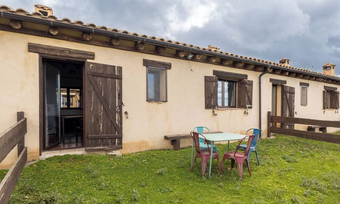 Santo Tome del Puerto Apartment | Country House 'Oveja' with Mountain View, Private Garden and Wi-Fi
