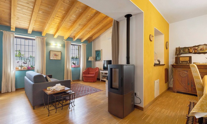 Villafranca di Verona House | Country House 'A House with A Character' with Mountain View, Wi-Fi, and Air Conditioning