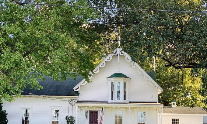 Norwalk House | Country Home Near It All! Cedar Point,Summit Motorsports,Sports Force,Kalahari