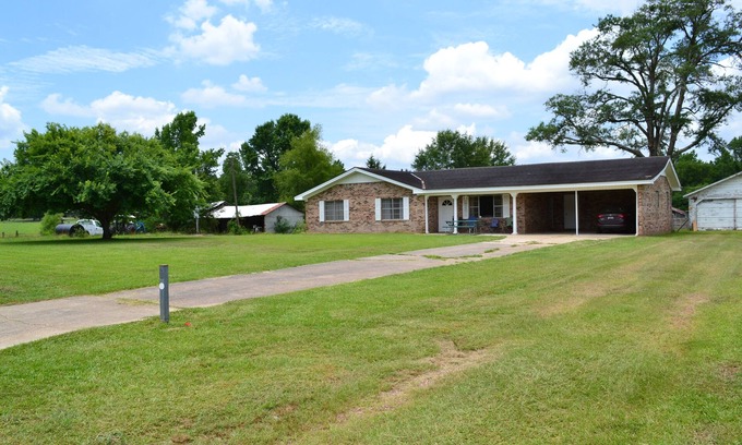 Pelican House | Country Home on a Cattle Farm. Peaceful and Quiet