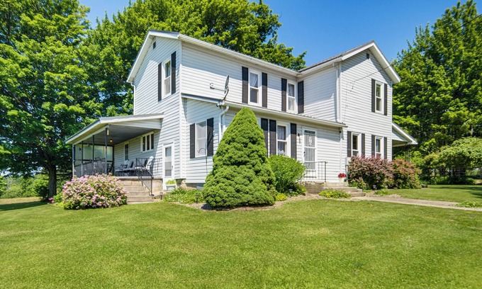 Bloomfield Township House | Country Home w/Fishing Ponds Near Canadohta Lake