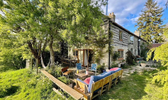 Shoscombe House | COUNTRY HOME WITH FABULOUS VIEWS JUST 12 MINS FROM BATH, SLEEPS 10 - 14 PEOPLE