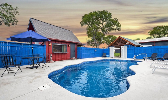 Schertz House | Country Homestead, Private in-ground pool, sleeps 8, Creekside, lots of parking