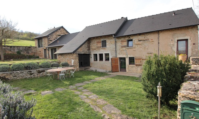 Cortevaix House | Country house 8/10 persons with swimming pool in the middle of vineyards