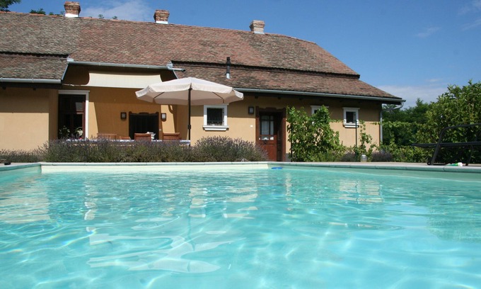Tiszaszentimre Villa | Country house, 8 people. Private parking, swimming pool and large private garden. At Lake Tisza.