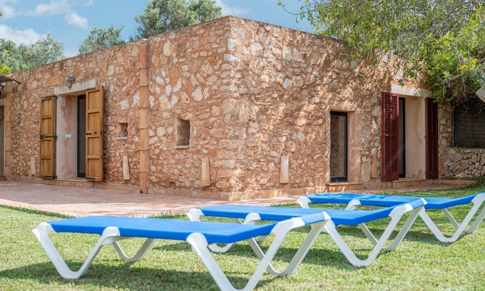 S'alqueria Blanca Villa | Country House 'Andres ' with Mountain View, Wi-Fi and Air Conditioning