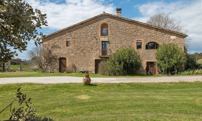 Sagas House | Country House 'Cal Masover De Vilardaga' with Mountain View, Wi-Fi and Air Conditioning