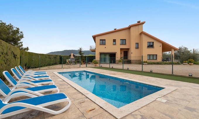 Cardona House | Country House 'Cal Miró Nou' with Mountain View, Wi-Fi and Air Conditioning