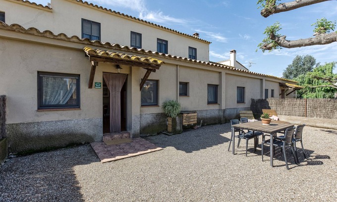 Fonalleras House | Country House 'Can Planas 1' with Shared Pool, Wi-Fi and Air Conditioning