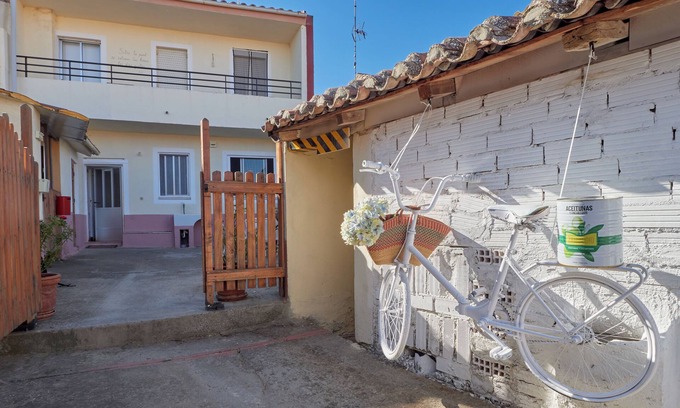 Gordoncillo House | Country House 'Casa Visi' with Shared Terrace, Private Garden and Wi-Fi