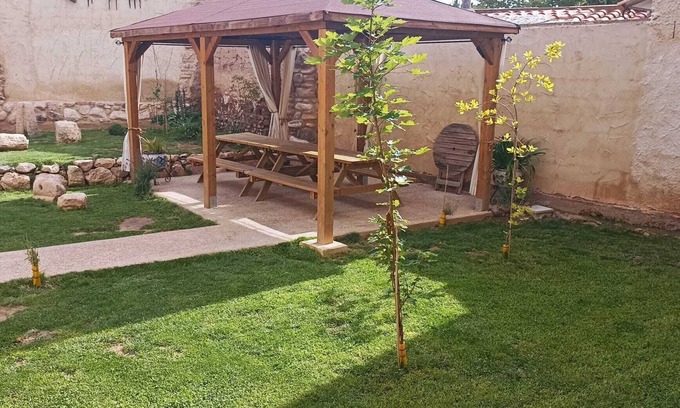 Bisimbre House | Country House 'Casa Larralde' with Shared Pool, Wi-Fi and Air Conditioning
