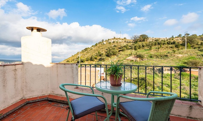 Culla House | Country House 'Casa Lino' with Mountain View, Private Terrace and Wi-Fi