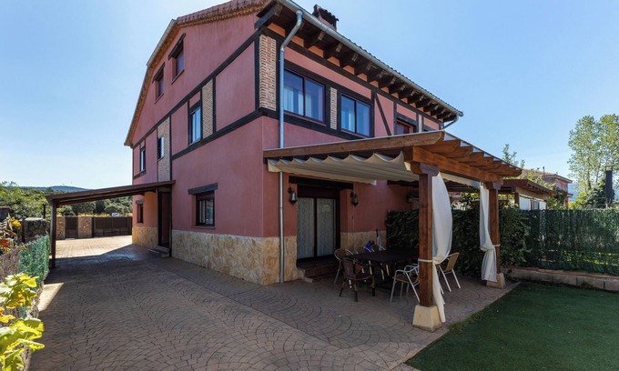 Revenga House | Country House 'Casa Rural Arbana' with Mountain View, Private Pool and Wi-Fi