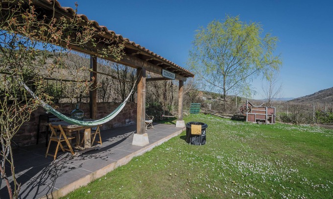 Villagalijo House | Country House 'El Astial' with Mountain View, Private Terrace and Wi-Fi