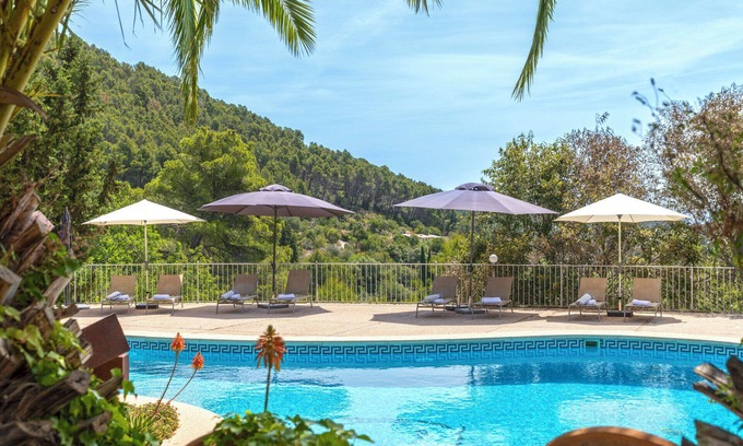 Esporles Villa | Country House 'Especial El Pino En Esporles' with Mountain View, Wi-Fi and Air Conditioning