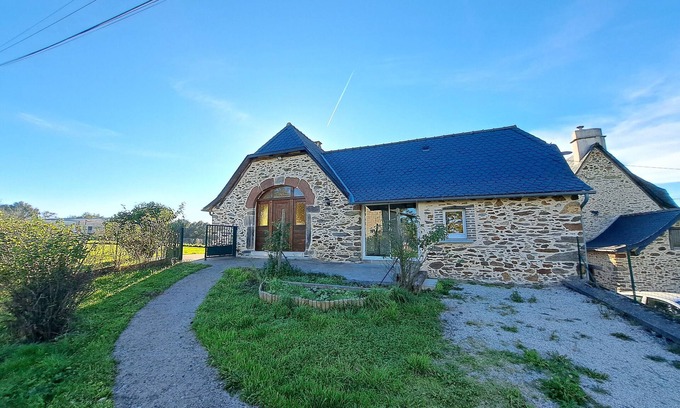 Almont-les-Junies House | Country House 'Gîte Le Ginestou' with Private Terrace and Private Garden