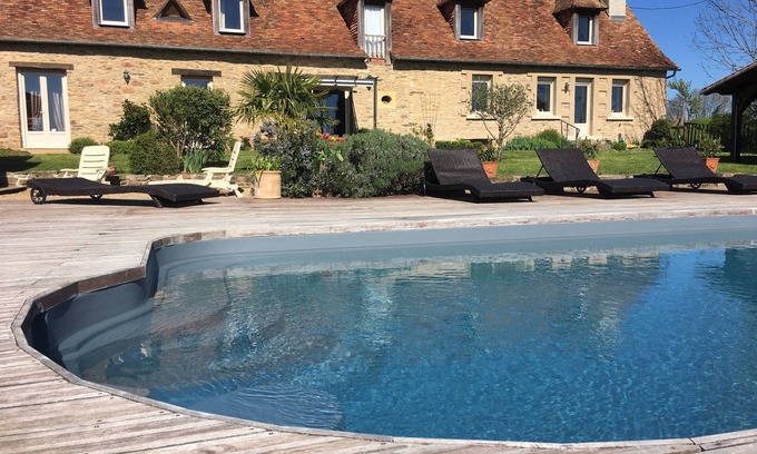 Jumilhac-le-Grand House | Country house with swimming pool sleeps 14