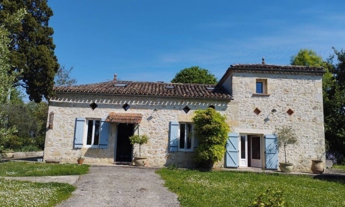 La Croix-Blanche House | Country house on the outskirts of the village