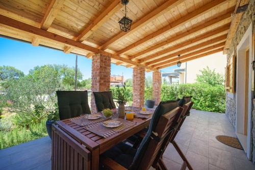 Ladevci House | Country House Frane near Krka Waterfalls & Šibenik