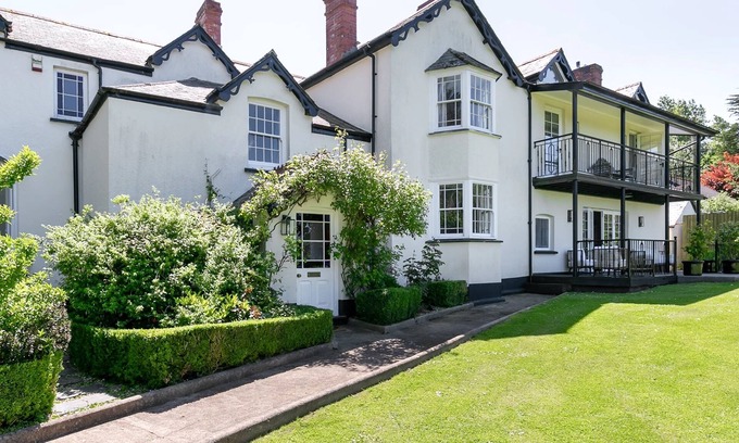 Westleigh House | Country house hot tub - Easter just released! Last minute short break best deal!