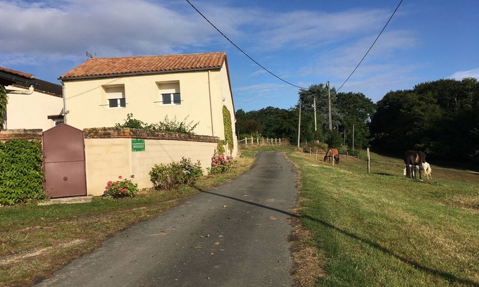 Faux House | Country house in an enclosed garden of 8000m2