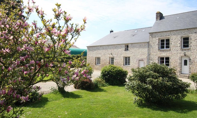 Couville Cottage | Country house in Couville, near Cherbourg, with WiFi and parking
