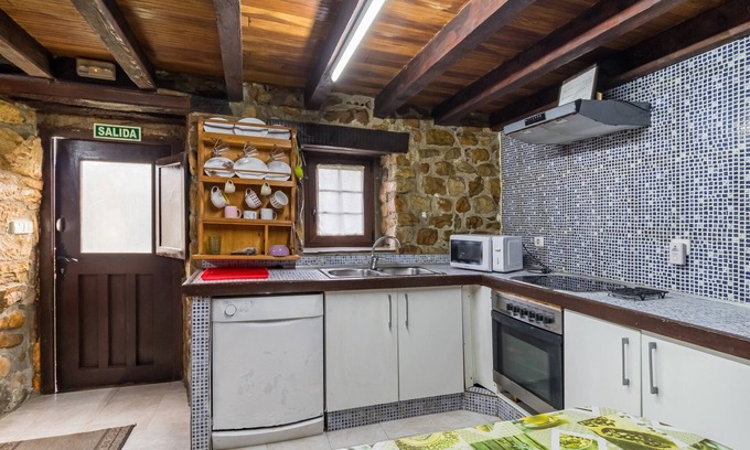 Selaya House | Country House 'La Casa De La Pradera' with Mountain View, Private Terrace and Private Garden
