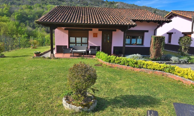 Avin Apartment | Country House 'La Casina' with Mountain View, Private Terrace and Wi-Fi