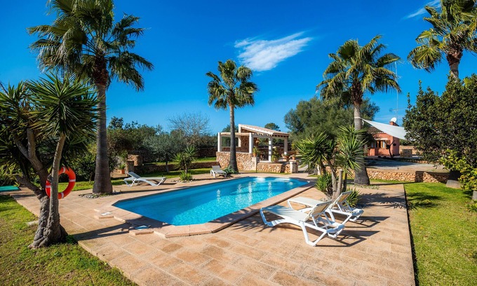 Campos Villa | Country House 'Linda' with Private Pool, Wi-Fi and Air Conditioning