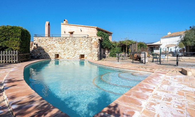 El Perello Villa | Country House "Lo Paller" with Mountain View, Shared Pool & Wi-Fi