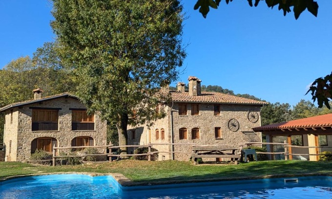 Santa Pau House | Country House 'Mas El Carrer - La Cabana' with Mountain View, Shared Pool and Wi-Fi